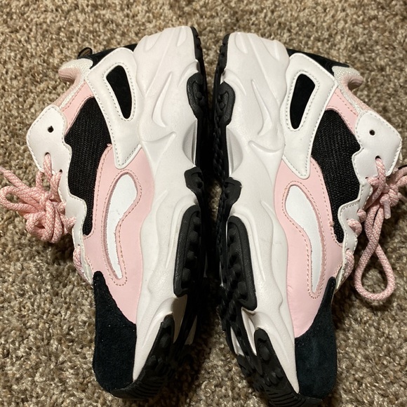 Fila Ray Tracer women 5.5 excellent condition white/pink/black worn once - Picture 2 of 9